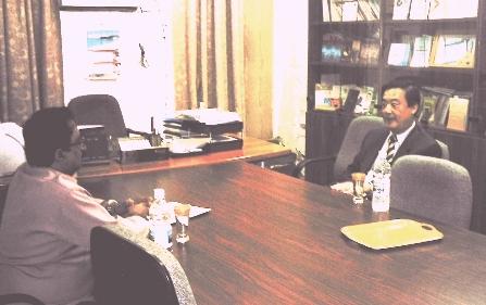 الاستاذ/ احمد الحبيشي و سعادة /وانغ تشيانغ/ قنصل عام جمهورية الصين الشعبية في عدن